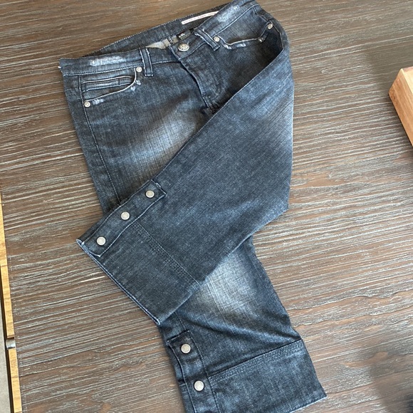 Buffalo jeans by David Bitton size 27 Capri pants in black denim. - Picture 7 of 11